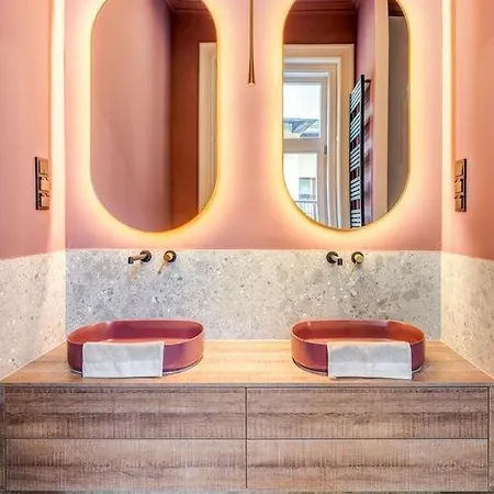 Stylish 2br In Historic Palace District Apartmán