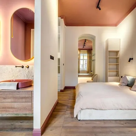 Stylish 2br In Historic Palace District Apartmán *